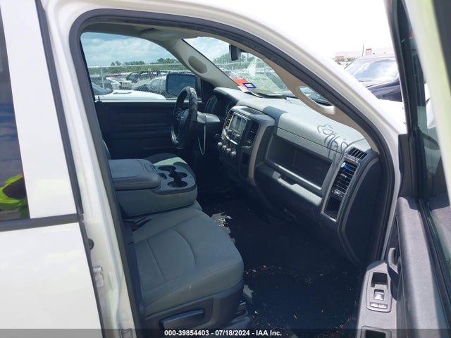 1C6RR7FT0JS302201 RAM 1500 Tradesman Quad Cab 4x4 6'4 Box