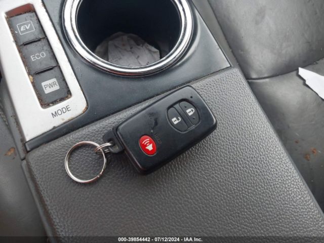 JTDZN3EU1E3299915 Toyota Prius V Three