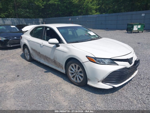 Toyota CAMRY LE 2018 4T1B11HK6JU511042 zdjęcie główne