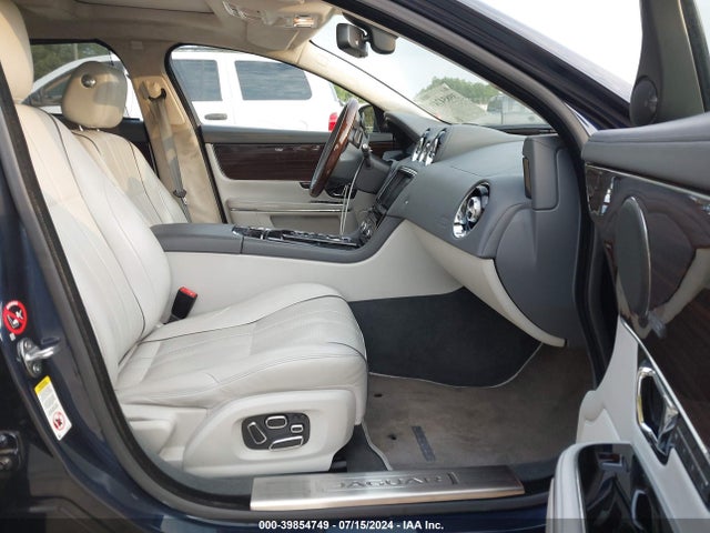 2015 JAGUAR XJ SAJWJ2GD6F8V88557 Photo 4