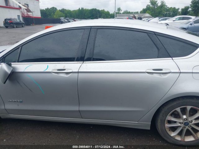 3FA6P0LU8KR101395 Ford Fusion Hybrid Se