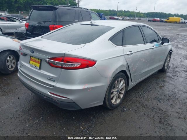 3FA6P0LU8KR101395 Ford Fusion Hybrid Se