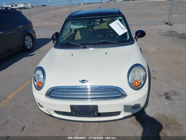 2008 MINI COOPER CLUBMAN WMWML33568TN68469 Photo 5