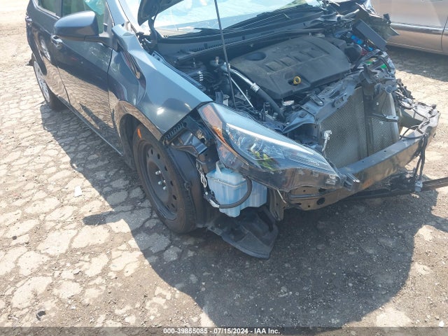 Toyota COROLLA LE 2018 5YFBURHE1JP853418 Image 15