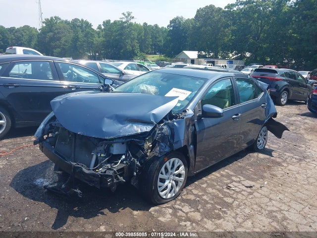 Toyota COROLLA LE 2018 5YFBURHE1JP853418 Image 2