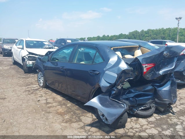 Toyota COROLLA LE 2018 5YFBURHE1JP853418 Image 3