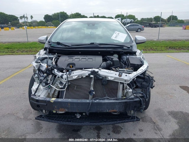 Toyota COROLLA LE 2018 5YFBURHE6JP779901 Image 12