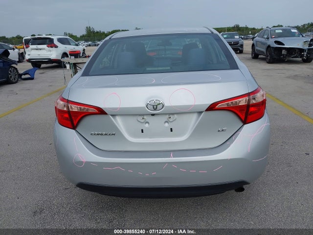 Toyota COROLLA LE 2018 5YFBURHE6JP779901 Image 16