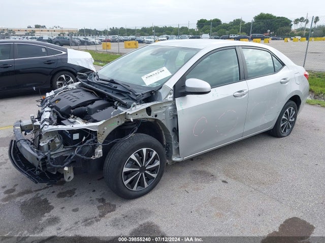 Toyota COROLLA LE 2018 5YFBURHE6JP779901 Image 2