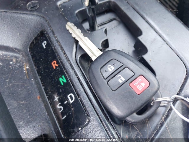 Toyota RAV4 LE 2018 JTMBFREV9JJ187346 Image 11