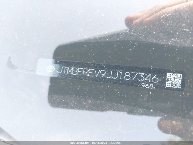 Toyota RAV4 LE 2018 JTMBFREV9JJ187346 Image 17