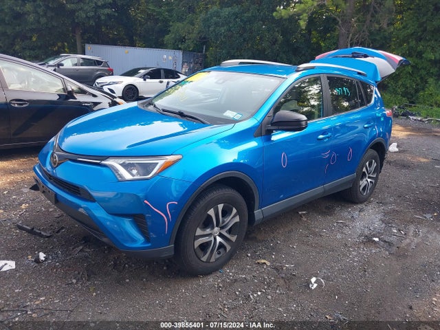 Toyota RAV4 LE 2018 JTMBFREV9JJ187346 Image 2