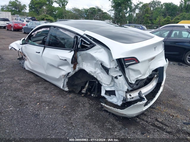 2022 TESLA MODEL Y 7SAYGDEE8NF367346 Photo 2