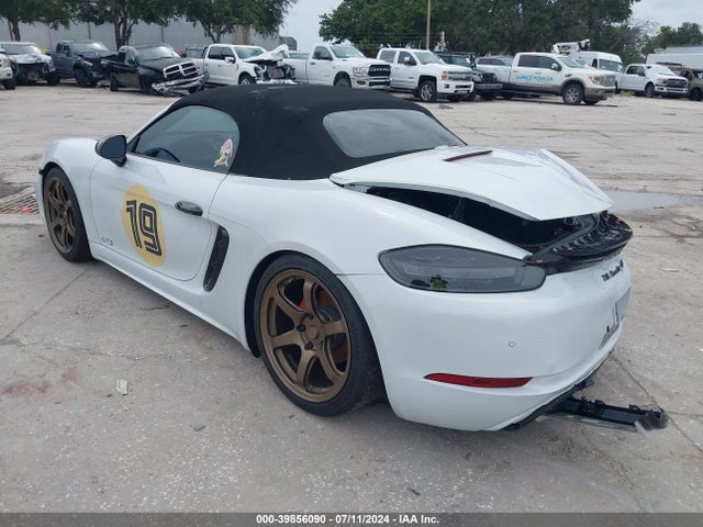 2018 PORSCHE 718 BOXSTER WP0CB2A81JS228747 Photo 2