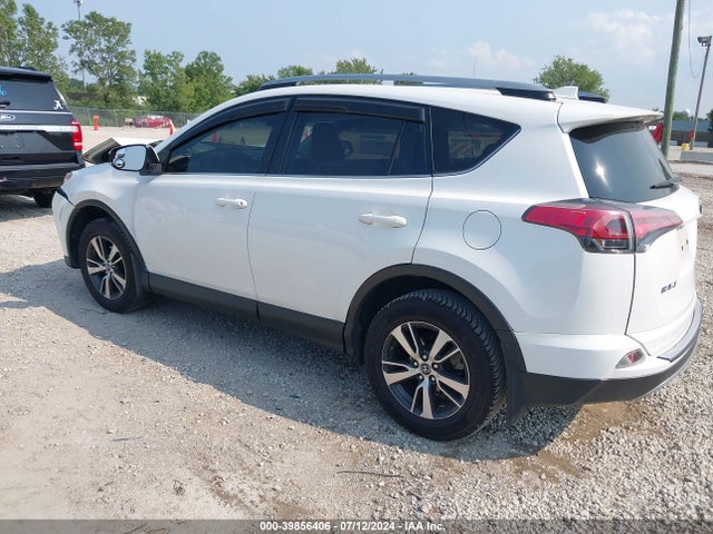 Toyota Rav4 Xle 2017 JTMRFREVXHJ706025 Image 3