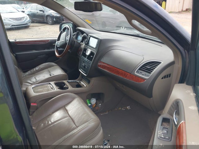 2C4RC1GG2ER133654 Chrysler Town & Country Limited