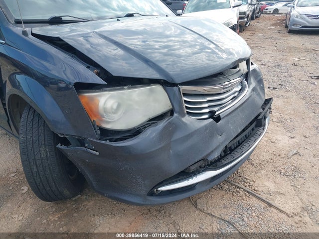 2C4RC1GG2ER133654 Chrysler Town & Country Limited