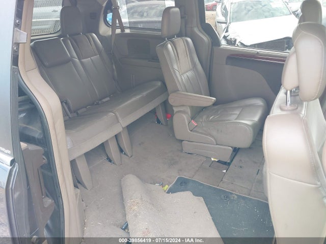 2C4RC1GG2ER133654 Chrysler Town & Country Limited