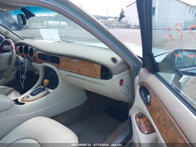 2001 JAGUAR XJ8 SAJDA24C81LF25049 Photo 4