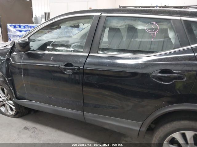 JN1BJ1CP7JW105947 Nissan Rogue Sport S