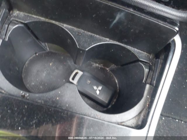 JA4AZ3A36JZ036514 Mitsubishi Outlander Se