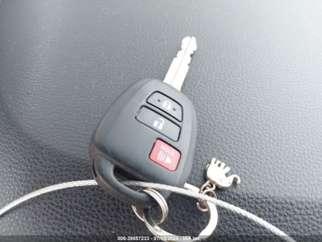 7MUAAAAG0PV054625 Toyota Corolla Cross L