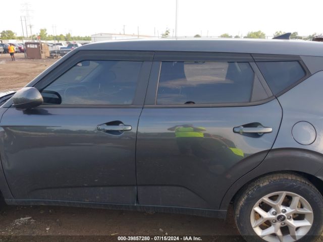 KNDJ23AU8L7733927 KIA SOUL S