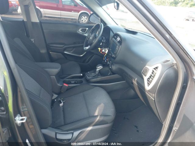 KNDJ23AU8L7733927 KIA SOUL S