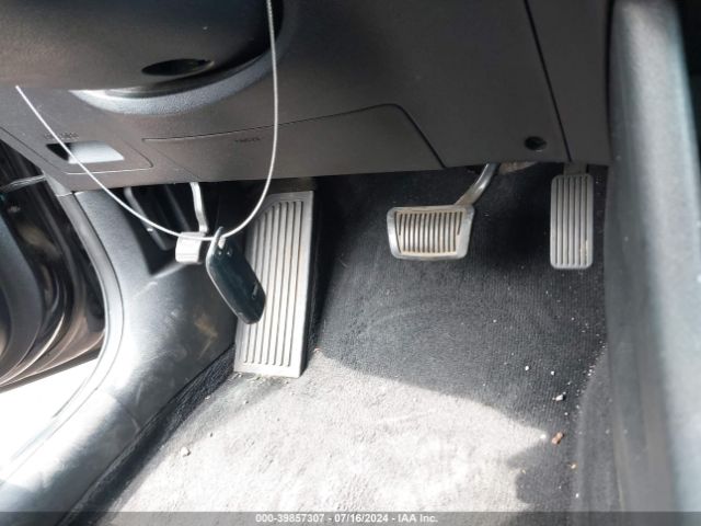 KNDCC3LC9H5065665 KIA NIRO EX