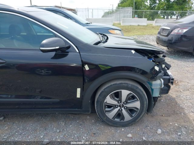 KNDCC3LC9H5065665 KIA NIRO EX