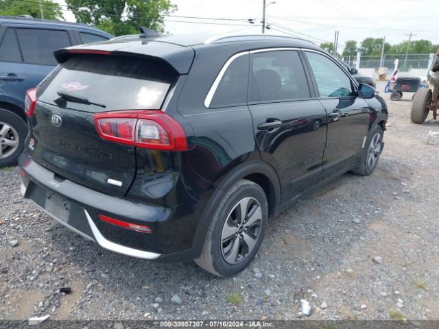 KNDCC3LC9H5065665 KIA NIRO EX