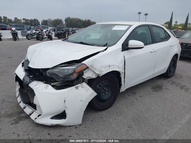 Toyota COROLLA LE 2018 2T1BURHE0JC073278 Image 2
