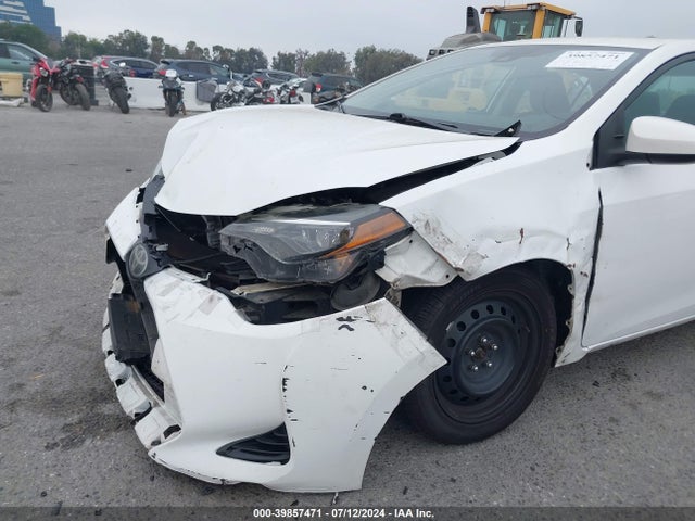 Toyota COROLLA LE 2018 2T1BURHE0JC073278 Image 6