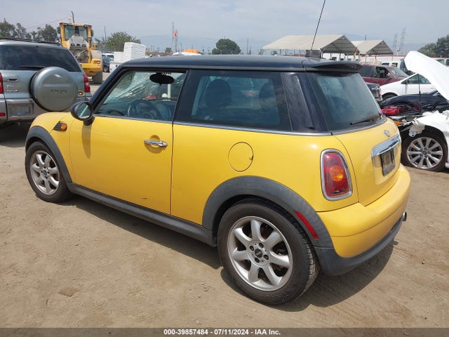 2007 MINI COOPER WMWMF33547TT53498 Photo 2