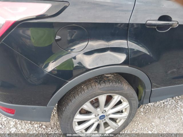 1FMCU9JD0HUE05878 Ford Escape Titanium