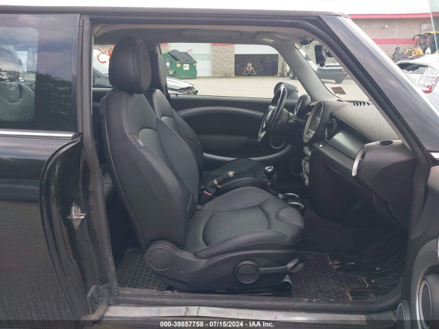 2009 MINI COOPER S CLUBMAN WMWMM33529TP73933 Photo 4