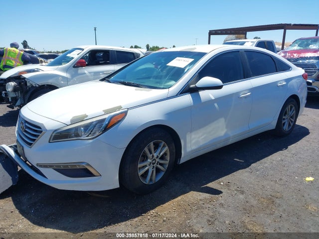 Hyundai SONATA SE 2015 5NPE24AF3FH010589 Image 2