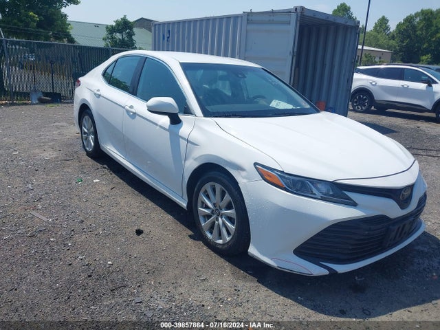 Toyota CAMRY LE 2020 4T1C11AK3LU346374 zdjęcie główne