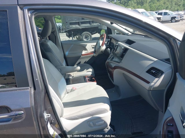 Toyota Sienna Limited 7 Passenger 2014 5TDDK3DC6ES083276 Image 5