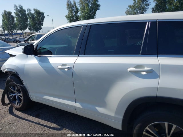 Toyota Highlander Le 2018 5TDZARFH4JS033510 Image 15