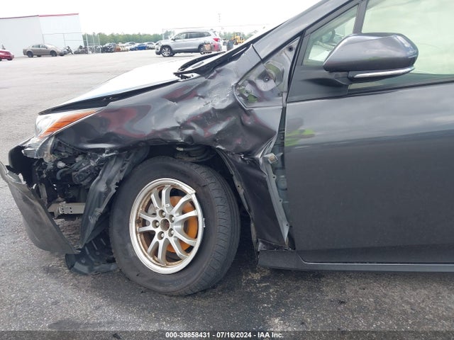 Toyota Prius Two 2016 JTDKBRFU9G3003893 Image 16