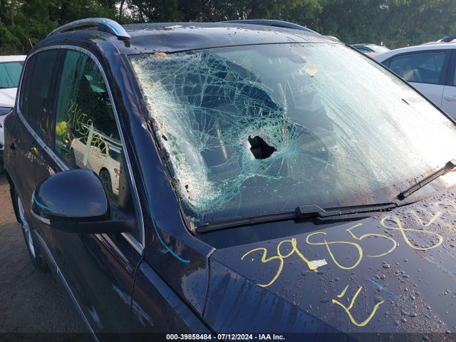 WVGBV7AX1GW585608 Volkswagen TIGUAN SE