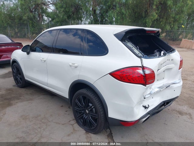 2011 PORSCHE CAYENNE WP1AA2A21BLA04877 Photo 2