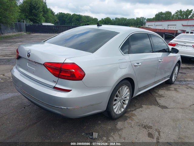 1VWBT7A36GC008644 Volkswagen Passat 1.8t Se