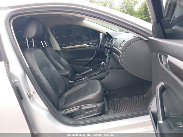 1VWBT7A36GC008644 Volkswagen Passat 1.8t Se
