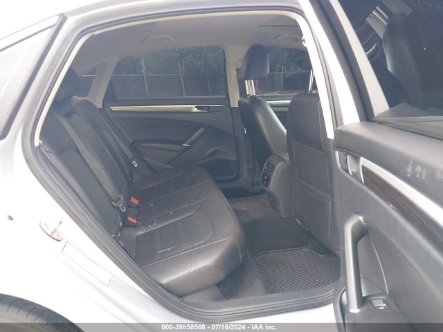 1VWBT7A36GC008644 Volkswagen Passat 1.8t Se