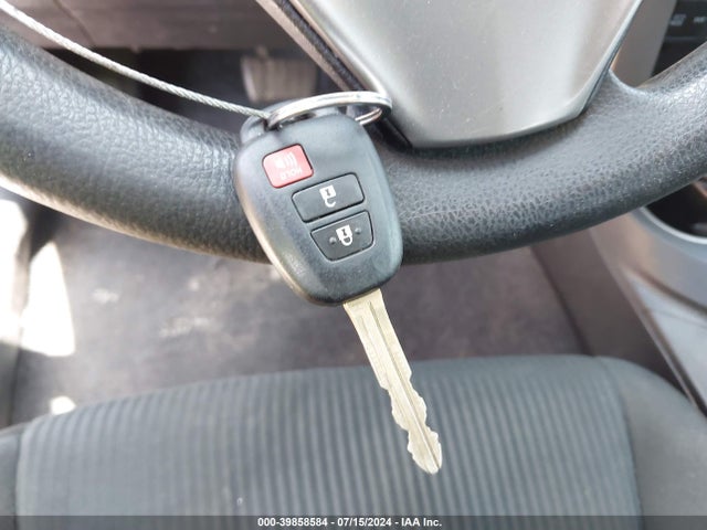 Toyota RAV4 LE 2018 2T3ZFREV1JW521613 Image 11