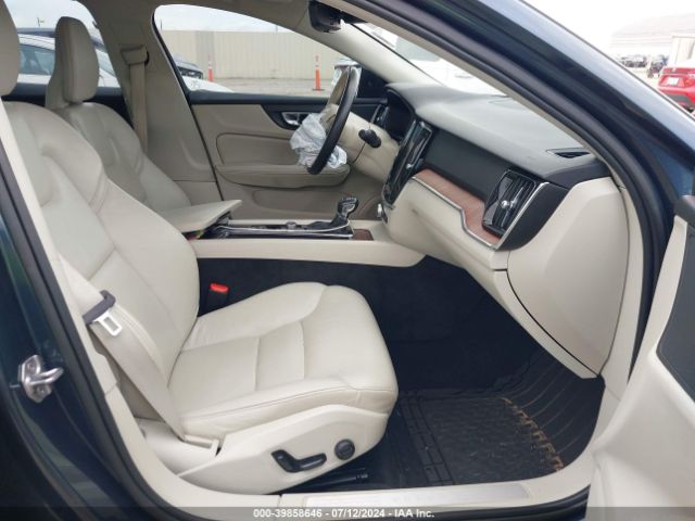 7JR102FZ4MG108528 Volvo S60 T5 Momentum