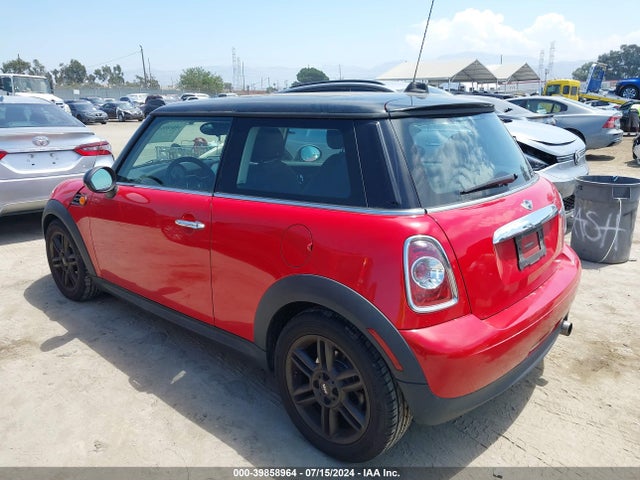 2011 MINI COOPER WMWSU3C50BT098869 Photo 2