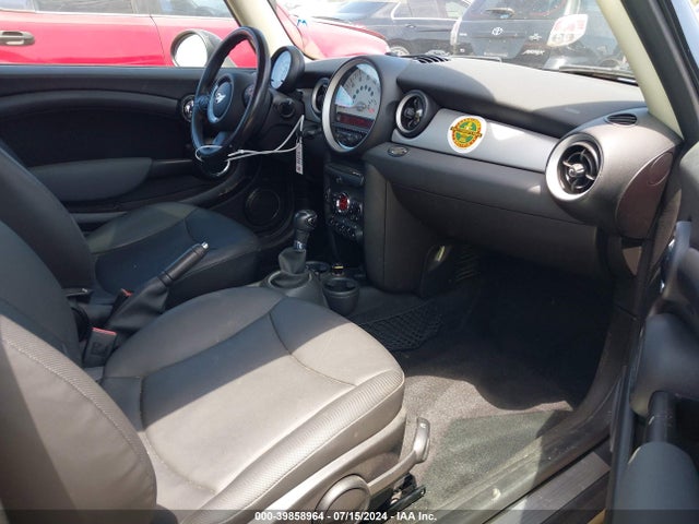 2011 MINI COOPER WMWSU3C50BT098869 Photo 4